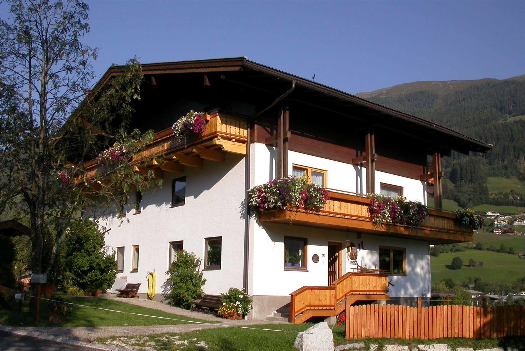 Pension Kristall Bramberg am Wildkogel Bagian luar foto